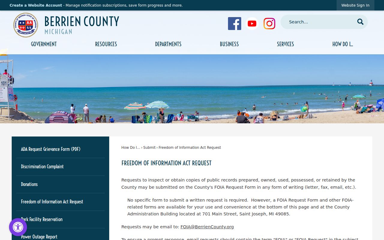 Berrien County warrant lookup page showing FOIA submission instructions