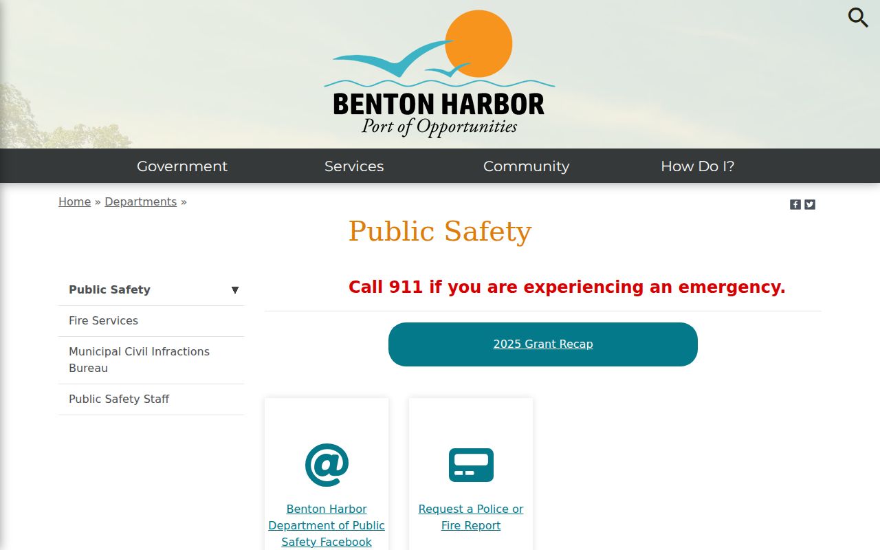 Berrien County warrant records page showing Benton Harbor public safety contact information